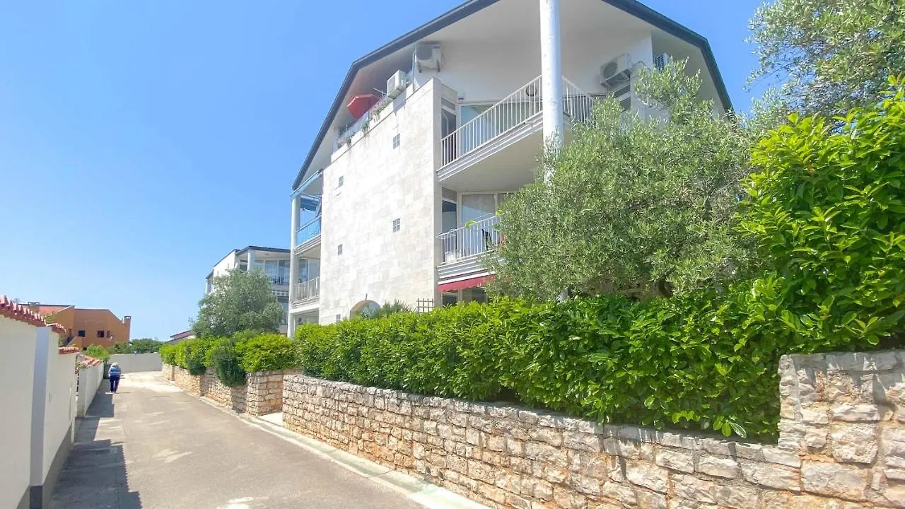 Romina Apartment Zambratija