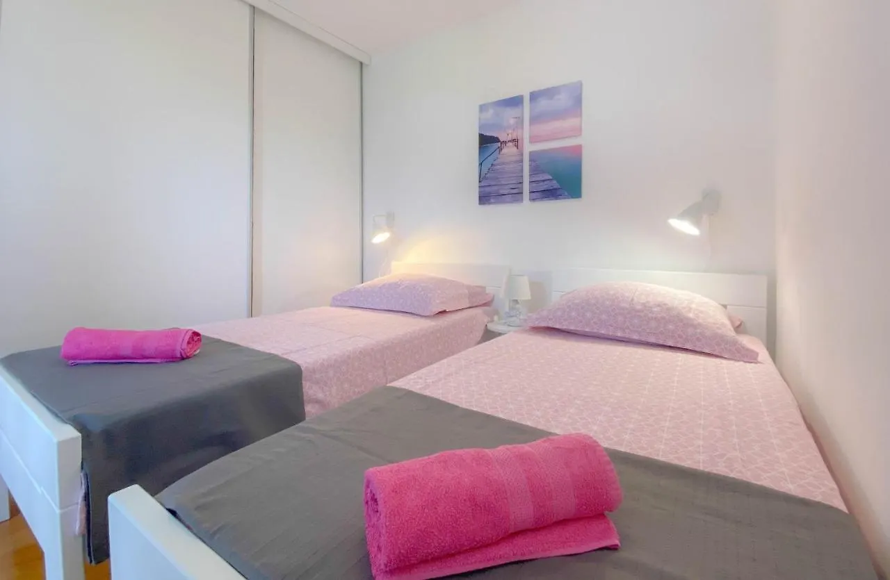 Romina Apartment Zambratija